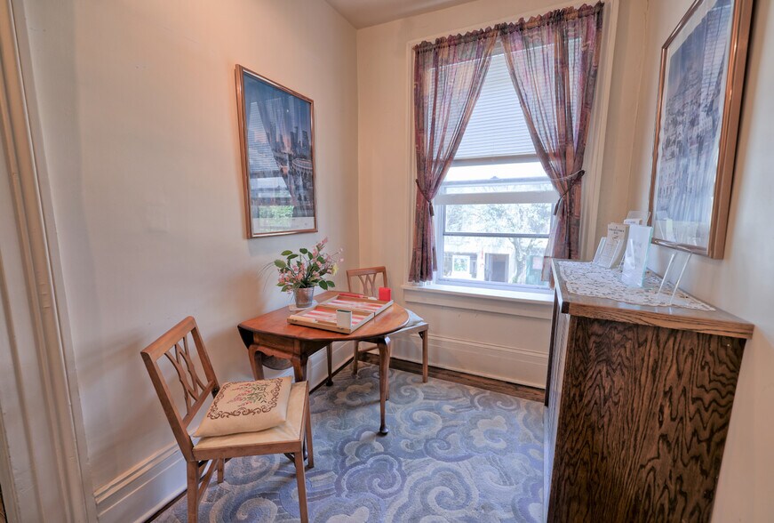 More Photos Of 511 Warren St, Hudson Storefront Retail Residential For Sale