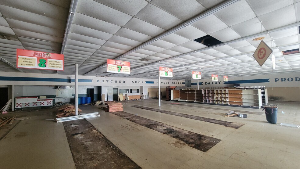 More Photos Of 812 Highway 67 S, Tuckerman Supermarket For Sale