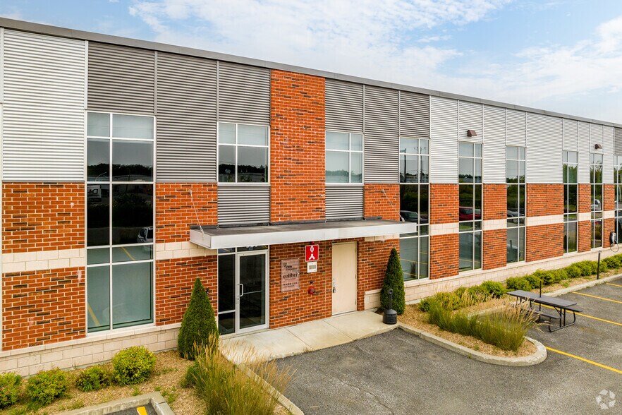 More Photos Of 925-973 Rue Des Forges, Terrebonne Warehouse For Lease