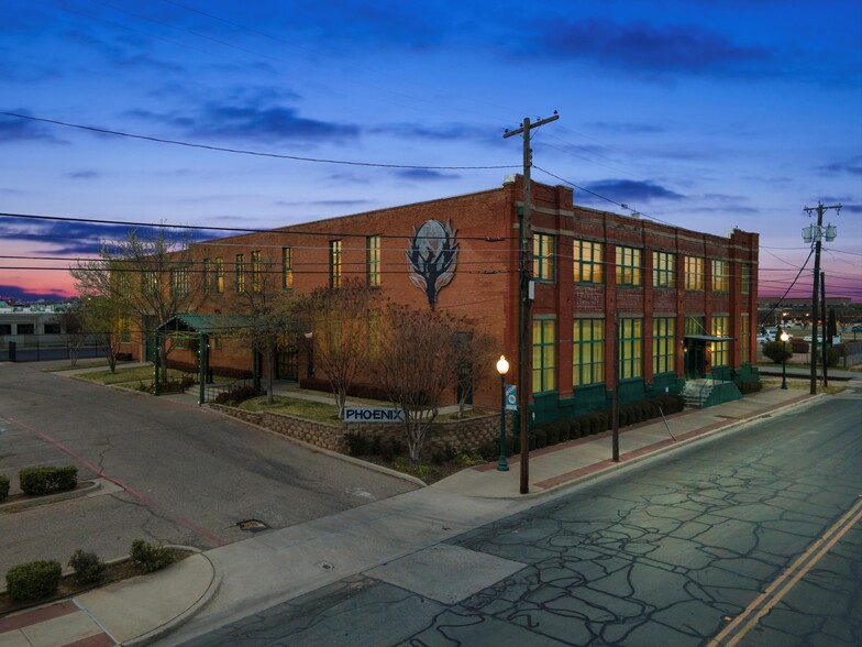 Primary Photo Of 401 S 3rd St, Waco Light Distribution For Lease