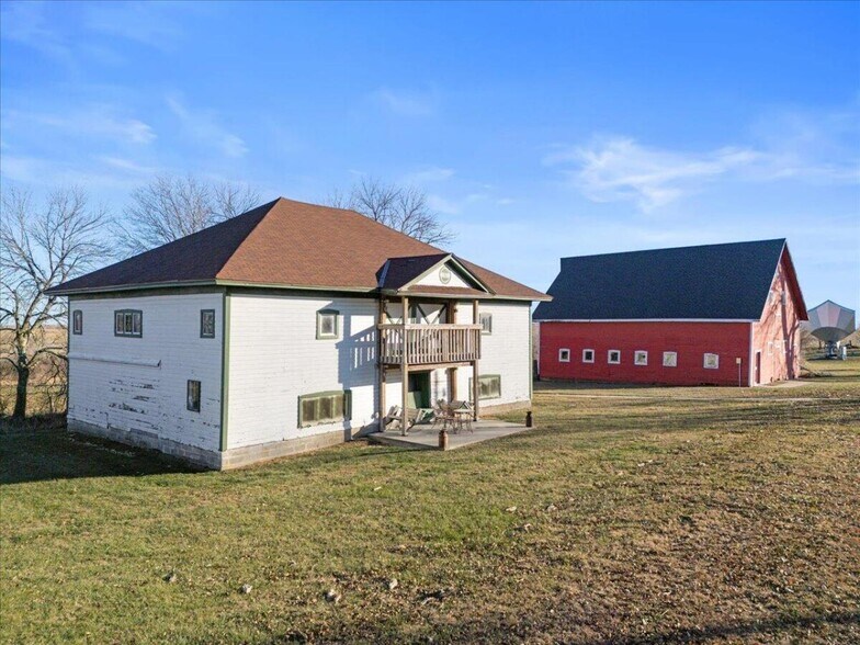 More Photos Of 21551 270th St, Mc Clelland Office For Sale