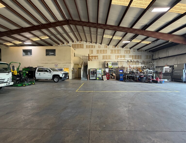 More Photos Of 12350 Taylor Rd, Houston Warehouse For Lease