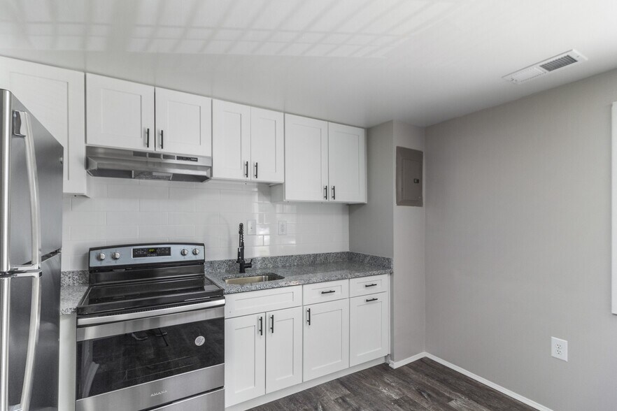 More Photos Of 41 Stemmers Run Rd, Essex Apartments For Sale