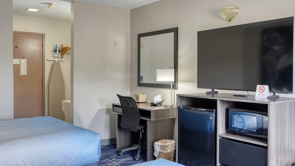 More Photos Of 2600 Whitewood Service Rd, Sturgis Hotel For Sale
