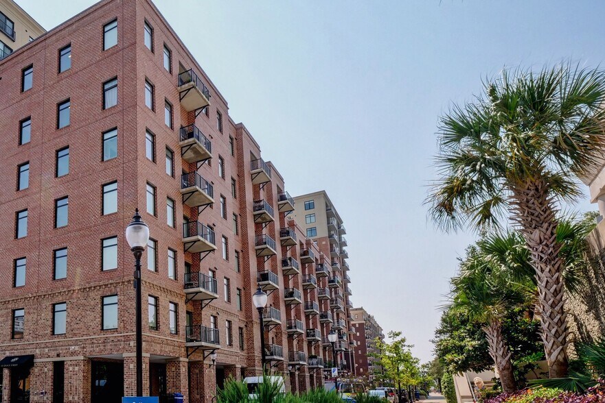 More Photos Of 240 N Water St, Wilmington Specialty For Sale