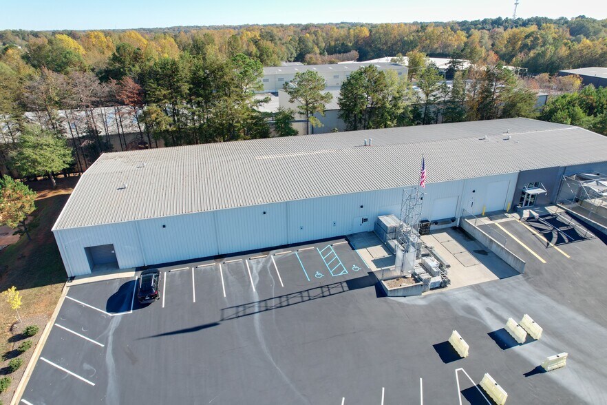 More Photos Of 17 International Ct, Greenville Warehouse For Lease