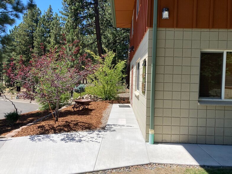 More Photos Of 124 McFaul Way, Zephyr Cove Office For Lease