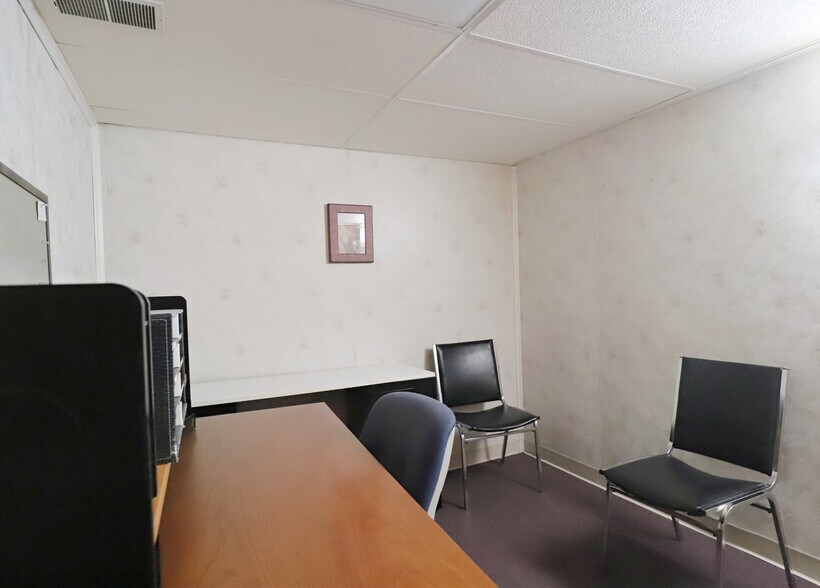 More Photos Of 1134 S Linden Rd, Flint Medical For Sale