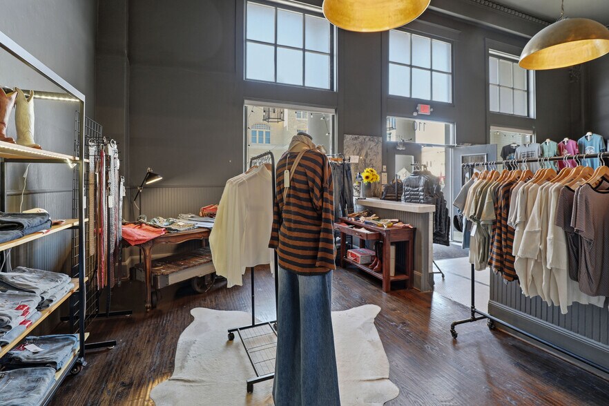 More Photos Of 110 N Tennessee St, McKinney Storefront Retail Office For Lease