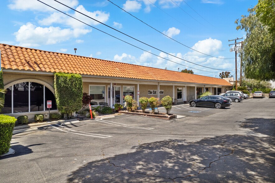 More Photos Of 26055 Bouquet Canyon Rd, Santa Clarita Veterinarian Kennel For Sale