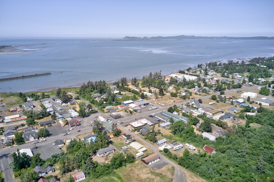 More Photos Of 780-782 US 101, Chinook Restaurant For Sale