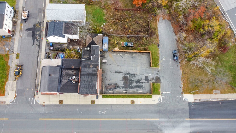 More Photos Of 1118 Broadway, Albany Bar For Sale