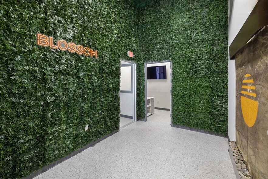 More Photos Of 746-748 Tonnele Ave, Jersey City Storefront Retail Office For Lease