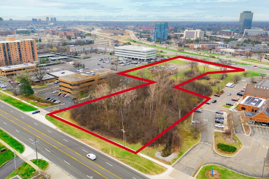More Photos Of Northwestern Hwy @ 12 Mile, Southfield Land For Lease