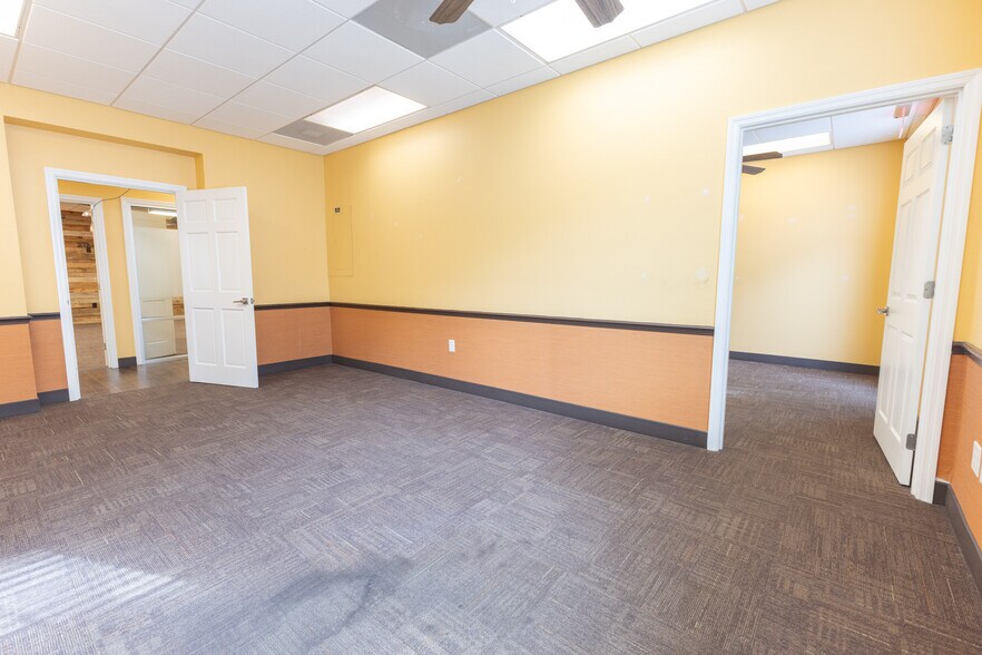 More Photos Of 3401 Southern Trce, The Villages Office For Sale