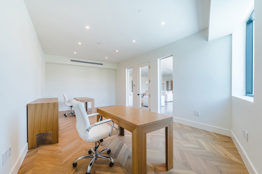 More Photos Of 2211 W Burbank Blvd, Burbank Office For Sale