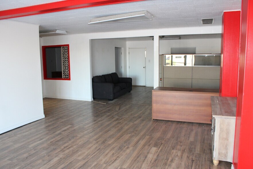 More Photos Of 8777 Brighton Rd, Henderson Warehouse For Lease
