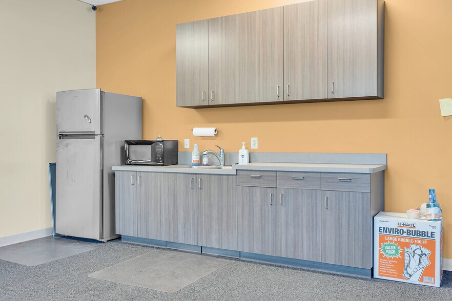 More Photos Of 23320 N 18th Dr, Phoenix Warehouse For Sale