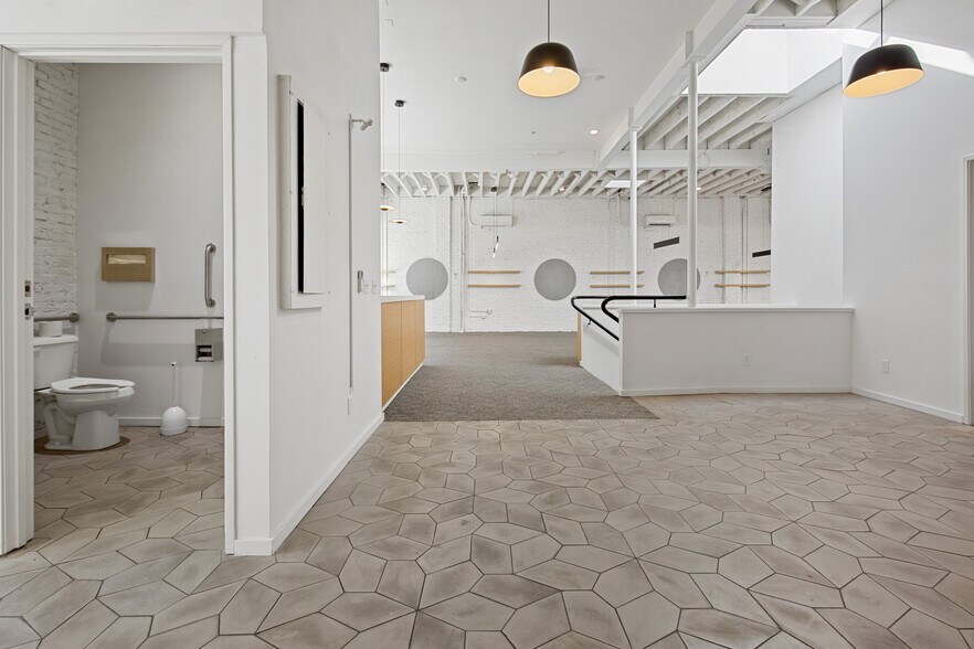 More Photos Of 220-228 SW 1st Ave, Portland General Retail For Sale