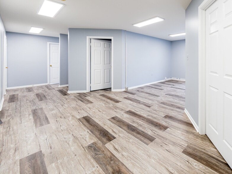 More Photos Of 10520 Warwick Ave, Fairfax Medical For Sale