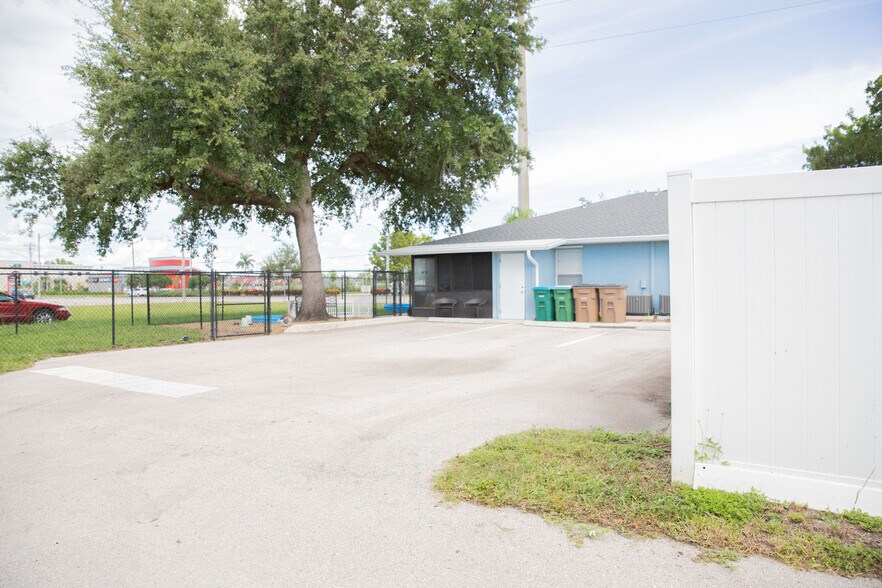 More Photos Of 2826 Santa Barbara Blvd, Cape Coral Freestanding For Sale