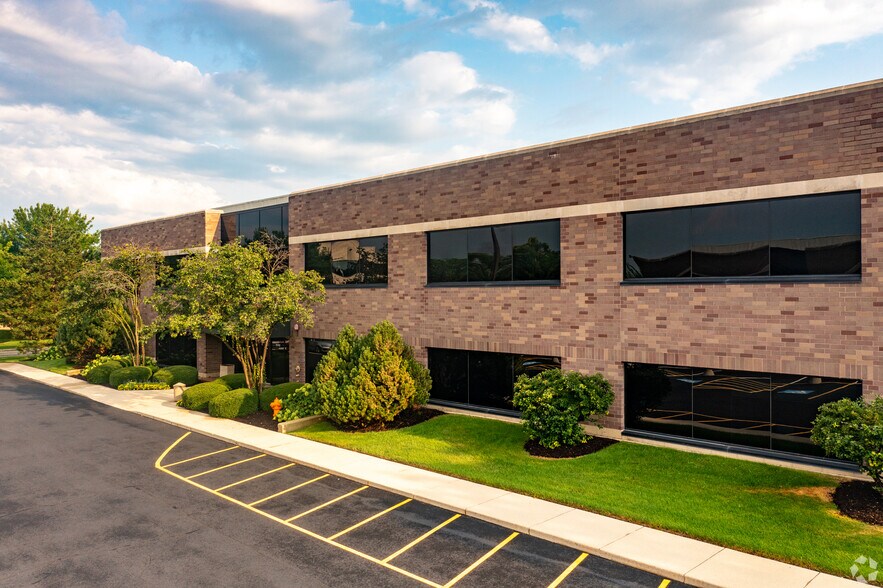 More Photos Of 1770 Park St, Naperville Office For Lease