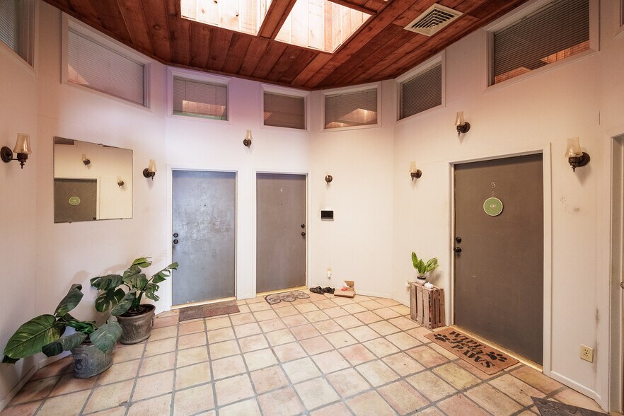 More Photos Of 801 S Carancahua St, Corpus Christi Apartments For Sale
