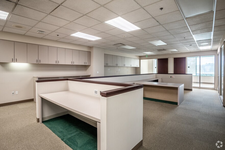 More Photos Of 17140 Bernardo Center Dr, San Diego Medical For Lease