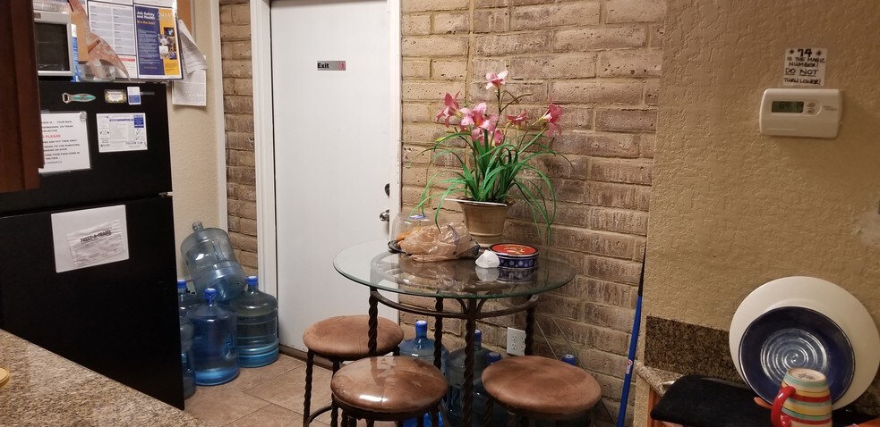 More Photos Of 2115 61st St, Galveston Storefront Retail Office For Lease