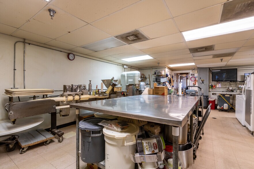 More Photos Of 2441 NW 43rd St, Gainesville Storefront For Sale