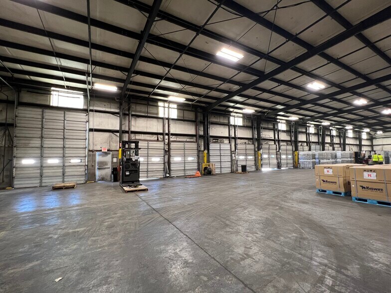 More Photos Of 1136 Dunlop Ln, Clarksville Warehouse For Lease