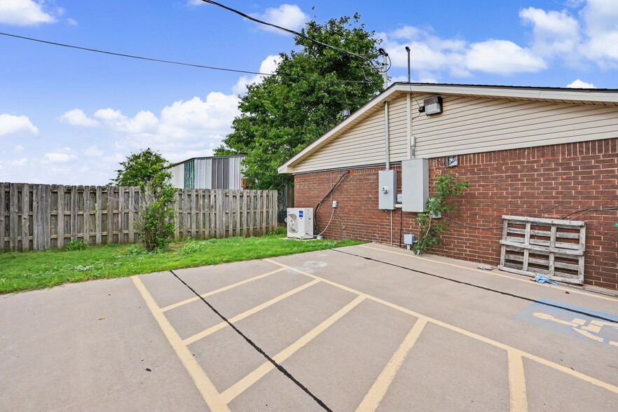 More Photos Of 1220 S Broadway, Hobart Office For Sale