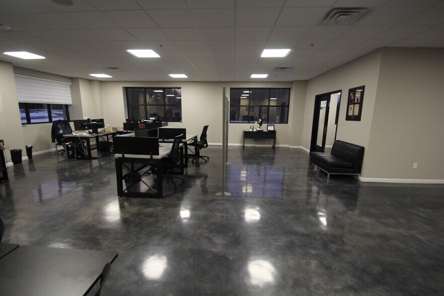 More Photos Of 2302 Turnpike St, North Andover General Retail For Lease