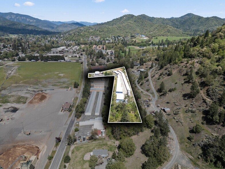 More Photos Of 5450 N River Rd, Gold Hill Self Storage For Sale