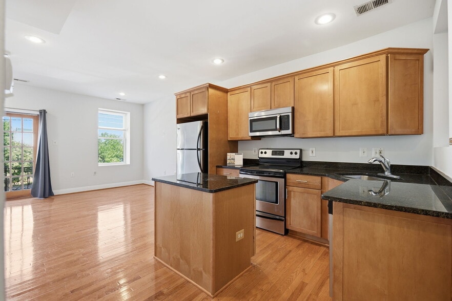More Photos Of 2703 12th St NE, Washington Storefront Retail Residential For Sale