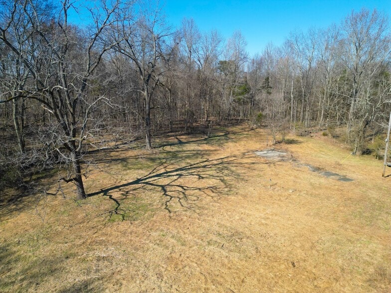 More Photos Of 2815 TN-49 Hwy, Charlotte Auto Repair For Sale