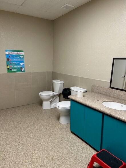 More Photos Of 2755 Flat Shoals Rd, College Park Daycare Center For Sale