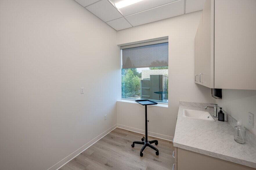 More Photos Of 25425 Orchard Village Rd, Santa Clarita Medical For Sale