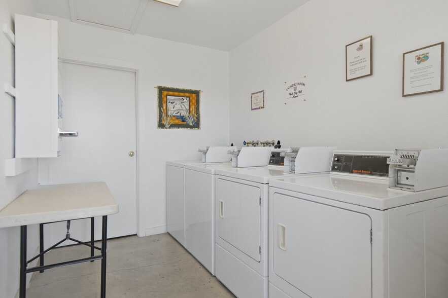 More Photos Of 84594 Carlon Ln, Summer Lake Trailer Camper Park For Sale