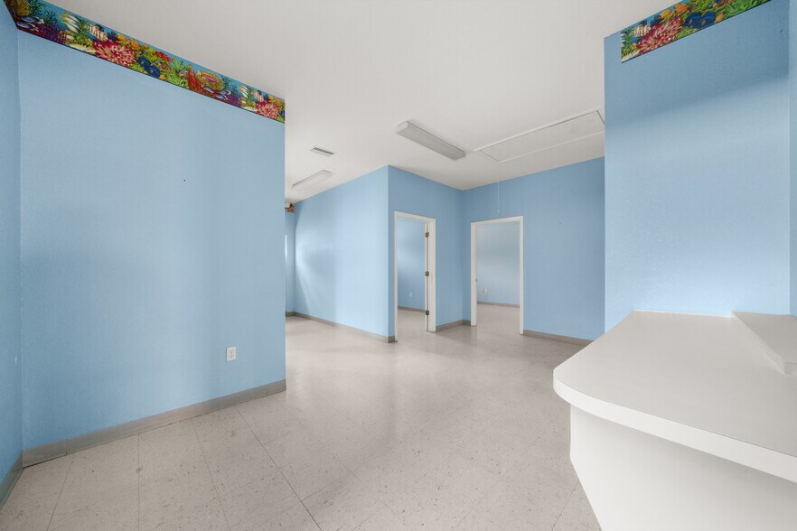 More Photos Of 401 W Interlake Blvd, Lake Placid Office For Sale