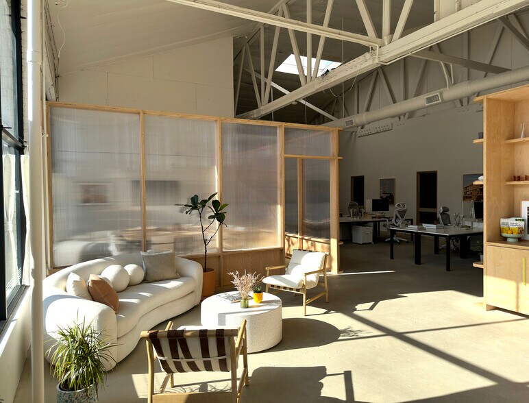 More Photos Of 725 Mateo St, Los Angeles Warehouse For Lease