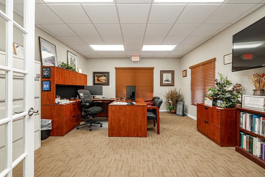 More Photos Of 3831 Tyrone Blvd N, Saint Petersburg Office For Lease