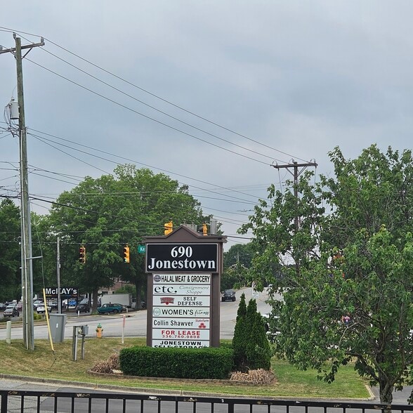 More Photos Of 692 Jonestown Rd, Winston-Salem Unknown For Lease