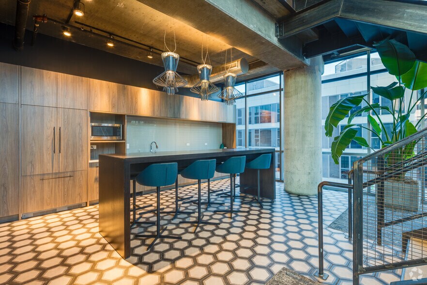 More Photos Of 500 N Milwaukee Ave, Chicago Apartments For Lease