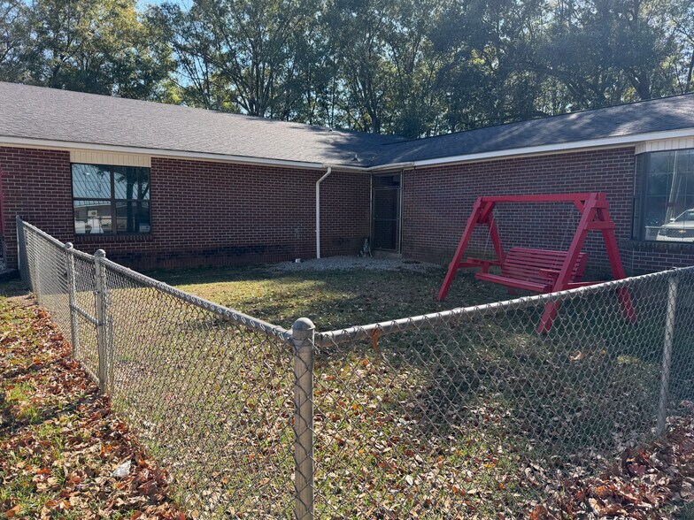 More Photos Of 162 Enzor Rd, Troy Office For Sale