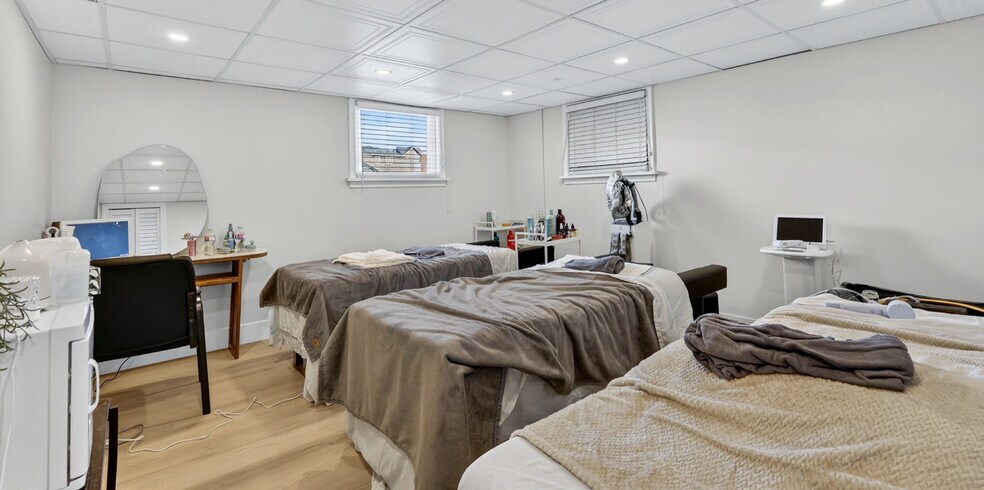 More Photos Of 2713 Centre St NW, Calgary Freestanding For Sale