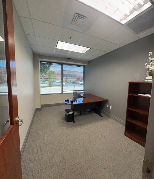 More Photos Of 125 W Romana St, Pensacola Office For Sale