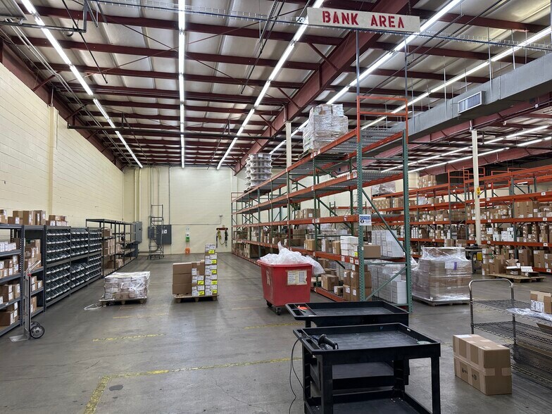 More Photos Of 3734 International Blvd, Brownsville Distribution For Lease