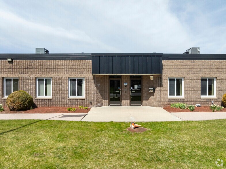 More Photos Of 14-16 Hampshire Dr, Hudson Office For Sale