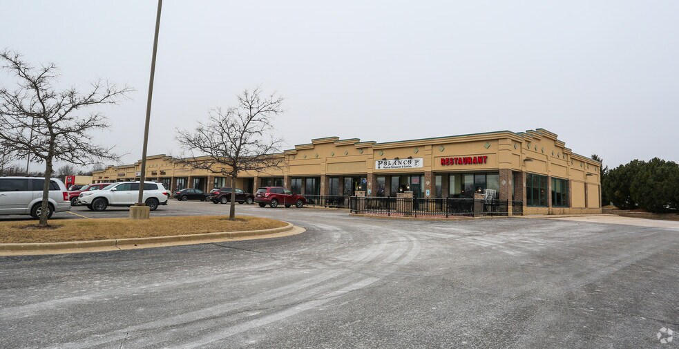 More Photos Of 1024-1060 E Commerce Blvd, Slinger Unknown For Lease